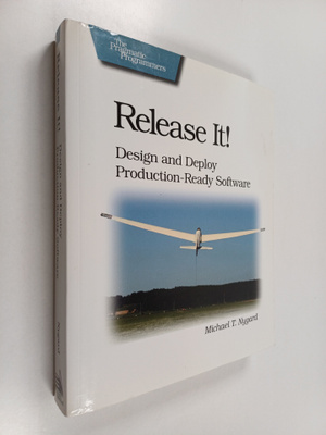 Michael T. Nygard : Release it! : design and deploy produ...