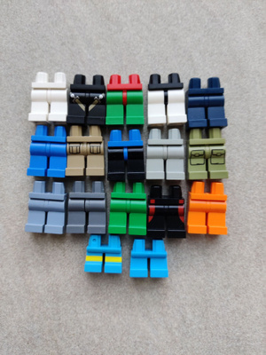 Lego figuurin varahousuja 17 kpl
