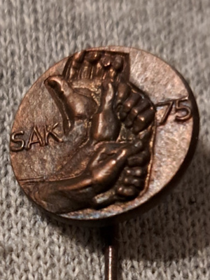 SAK 75 pinssi