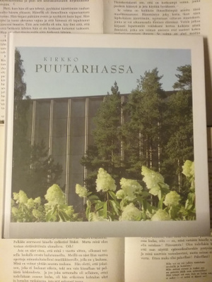 Kirkko puutarhassa (sid.)