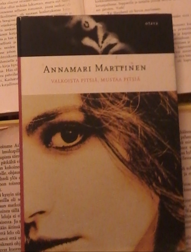 Annamari Marttinen - Valkoista pitsiä, mustaa pitsiä (sid.)