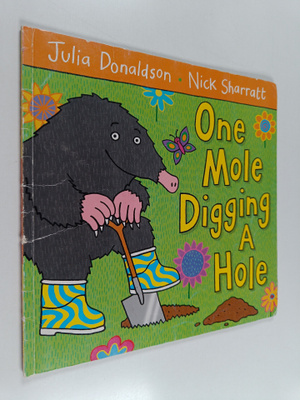 Julia Donaldson : One Mole Digging a Hole