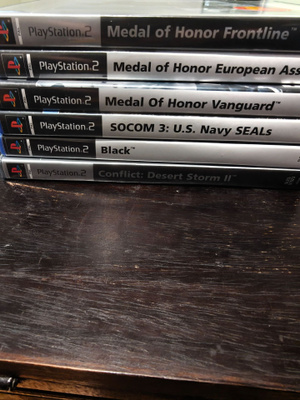 PS2 sotapeli paketti