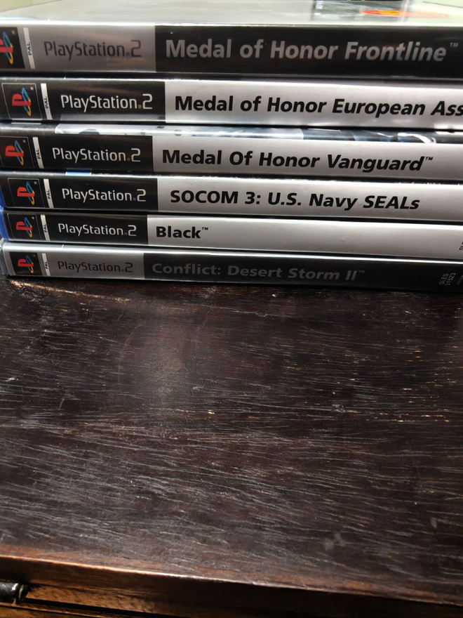 PS2 sotapeli paketti