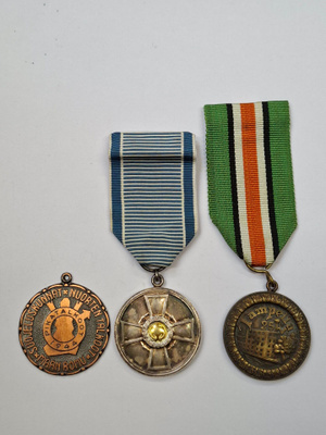 Kolme mitalia