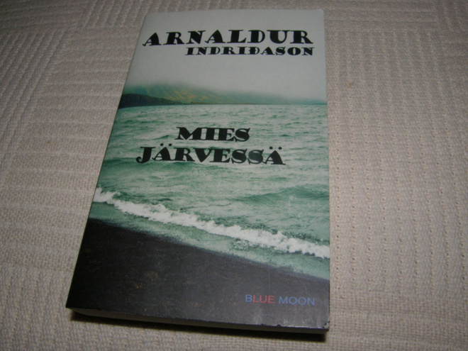 Arnaldur Indridason Mies järvessä  -pok