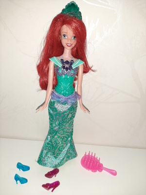 Disney Prinsessa - Ariel -vilkkuva kaulakoru Barbi
