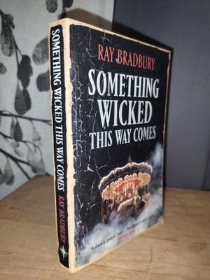 Ray Bradbury - Something Wicked This Way Comes