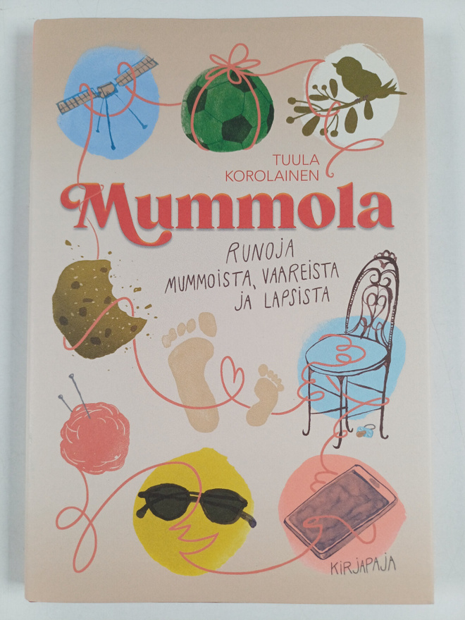 Tuula Korolainen : Mummola : runoja mummoista, vaareista ...