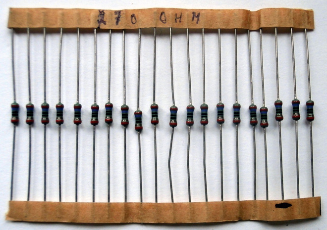 270 Ohm 1% Vastuksia 20 kpl