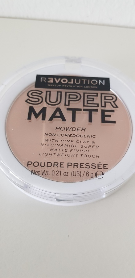 Makeup Revolution Super Matte Pressed Powder / Puuteri