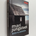 Mari Jungstedt : Meren hiljaisuudessa - pikkukuva 1