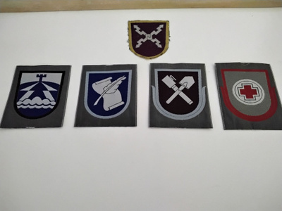 5kpl Suomen armeijan hihamerkkejä.