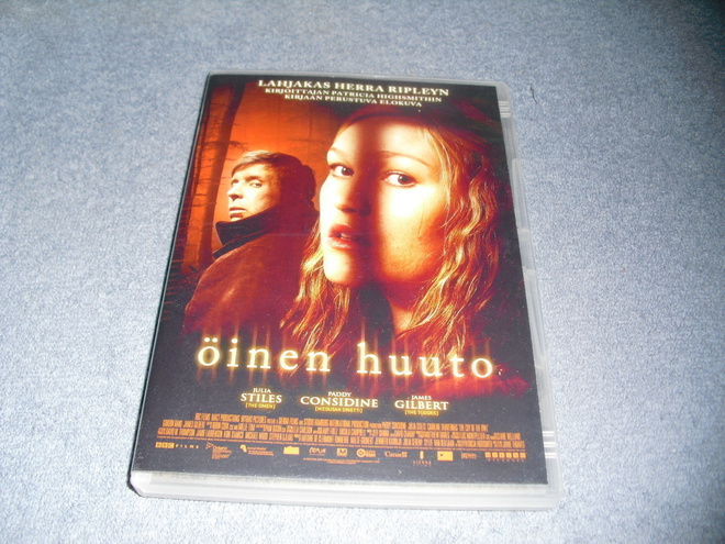ÖINEN HUUTO (Julia Stiles)***