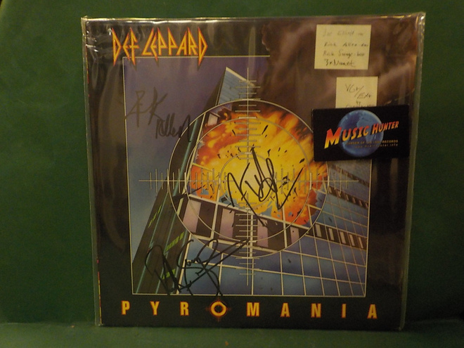 DEF LEPPARD - PYROMANIA VG+/EX+ LP + 3 X NIMMARIT