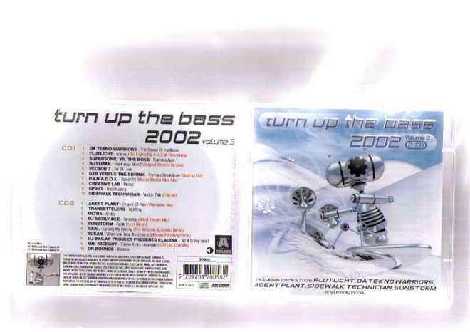 TURN UP THE BASS 2002 VOLUME.3 (TUPLA)