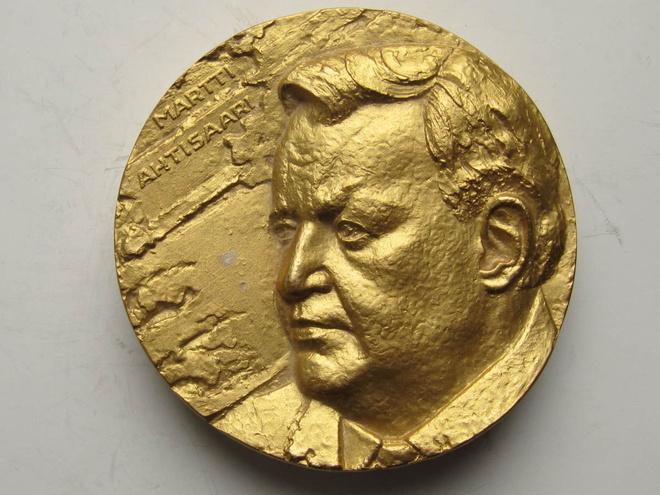 Martti Ahtisaari  (Heikki Häiväoja)
