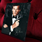 007 - Roger Mooren nimikirjoitus aitoustodistuksella - pikkukuva 2