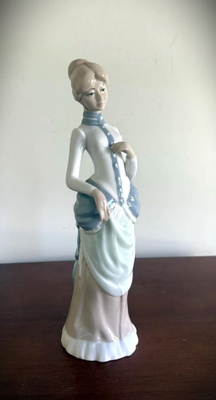 posliinifiguuri 29 cm