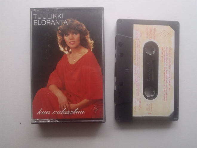 TUULIKKI ELORANTA - KUN RAKASTUU c-kasetti ( Hyvä kunto )