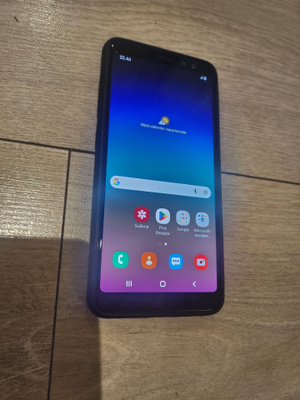 Samsung galaxy A8 puhelin