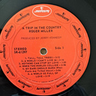 ROGER MILLER : A TRIP IN THE COUNTRY   LP - pikkukuva 3