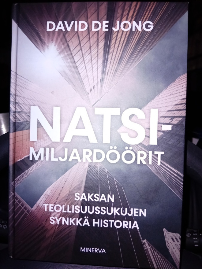 De Jong : Natsimiljardöörit ( SIS POSTIKULU  )