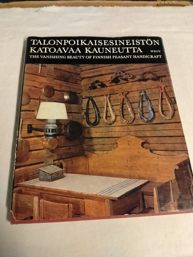 talonpoikaisesineistön katoavaa kauneutta