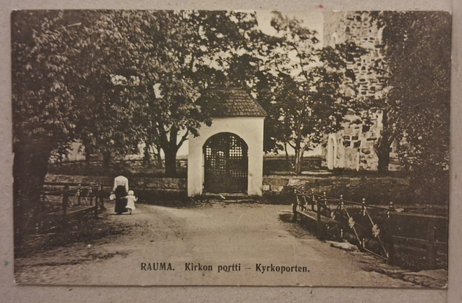 Rauma: Kirkon portti *** (726)