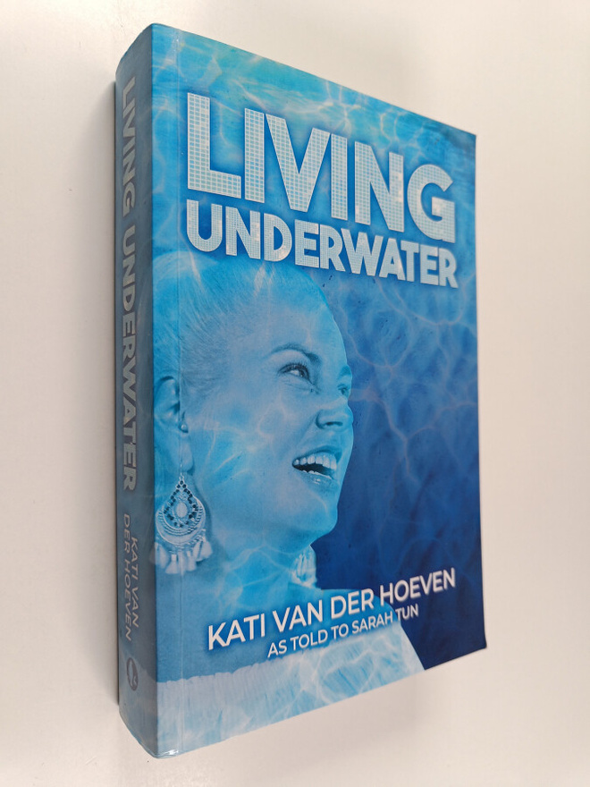 Kati. Van Der Hoeven : Living underwater - A True Story o...
