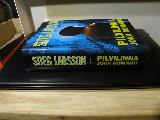 Stieg Larsson Pilvilinna joka romahti