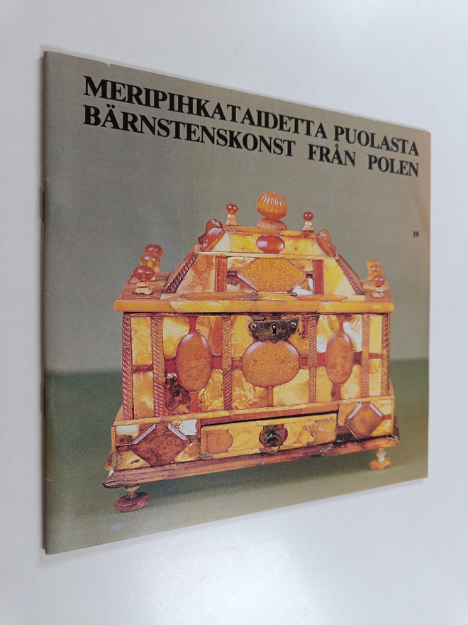Meripihkataidetta Puolasta : esineitä Malborkin linnan mu...