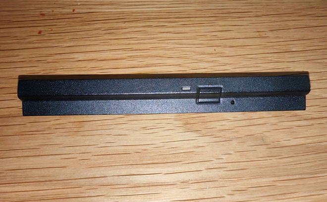 Fujitsu Siemens Amilo Li 2727 optisen aseman maski bezel