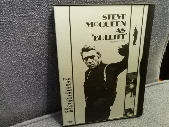 Bullitt (v. 1968) Steve McQueen, Robert Vaughn