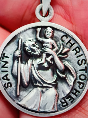 925 Sterling hopea suojelupyhimys riipus ketjulla
