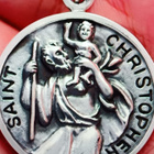 925 Sterling hopea suojelupyhimys riipus ketjulla - pikkukuva 1