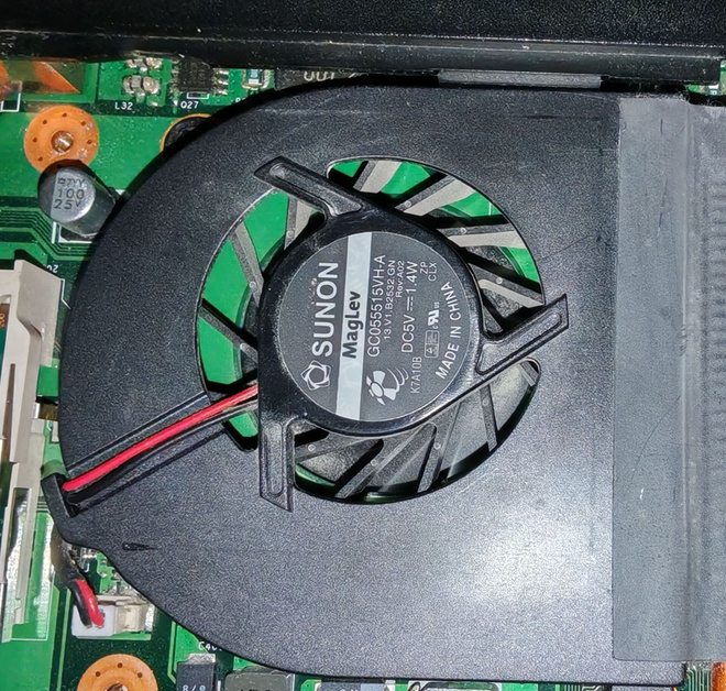 Sunon kannettavan CPU tuuletin GC055515VH-A