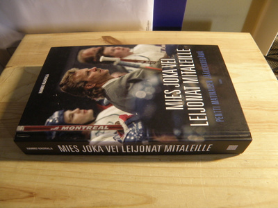 Hannu Kauhala Mies joka vei Leijonat mitaleille (sidottu)