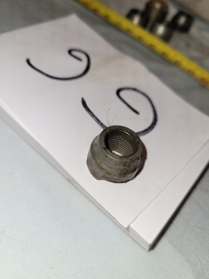 vanha mopo tunturi tai muu renkaan akselin mutteri 10mm