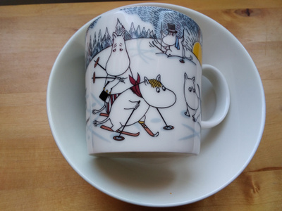 Muumimuki ja kulho Hiihtäen Herra Virkkunen