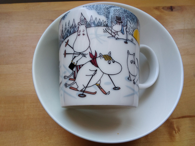 Muumimuki ja kulho Hiihtäen Herra Virkkunen