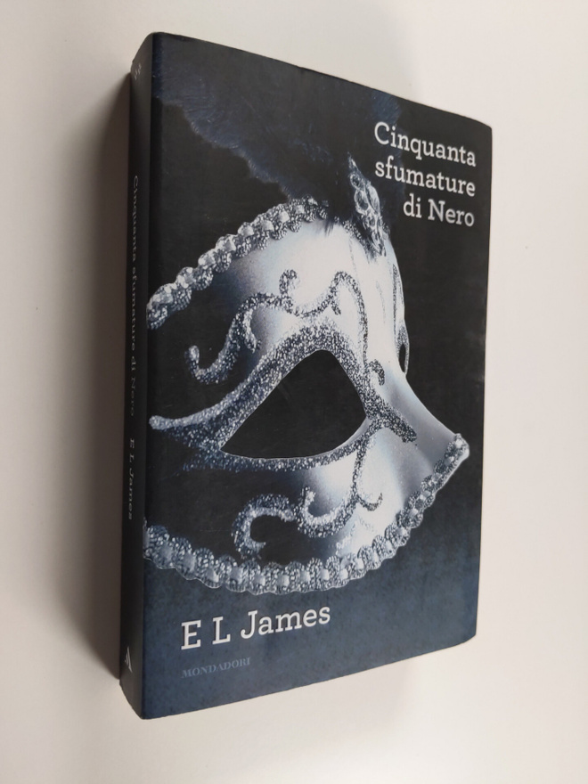 E. L. James : Cinquanta sfumature di nero