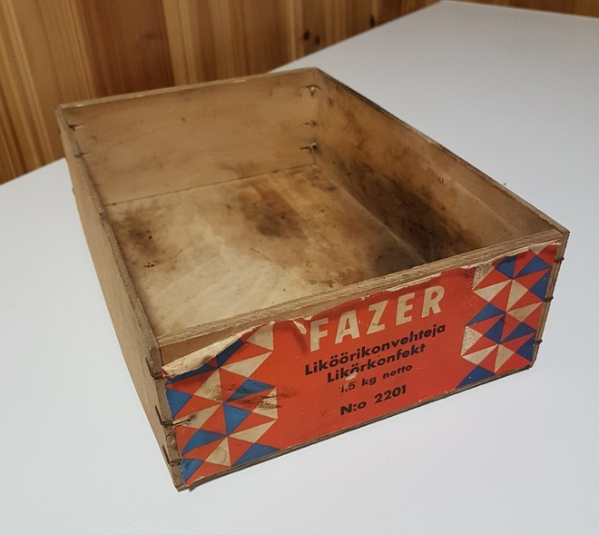 Vintage Fazer liköörikonvehti No 2201vanerilaatikko