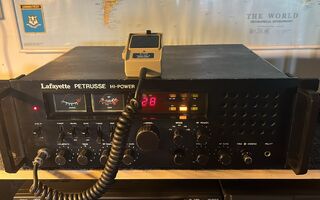 Lafayette Petrusse Hi-Power AM,FM,SSB tukiasema radio