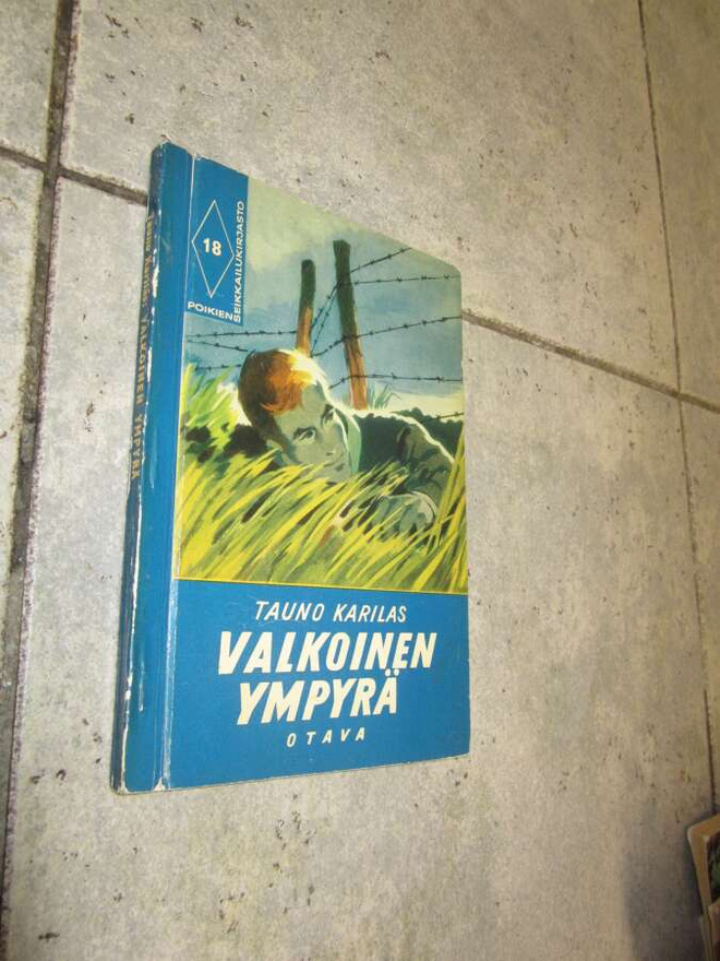 TAUNO KARILAS VALKOINEN YMPYRÄ