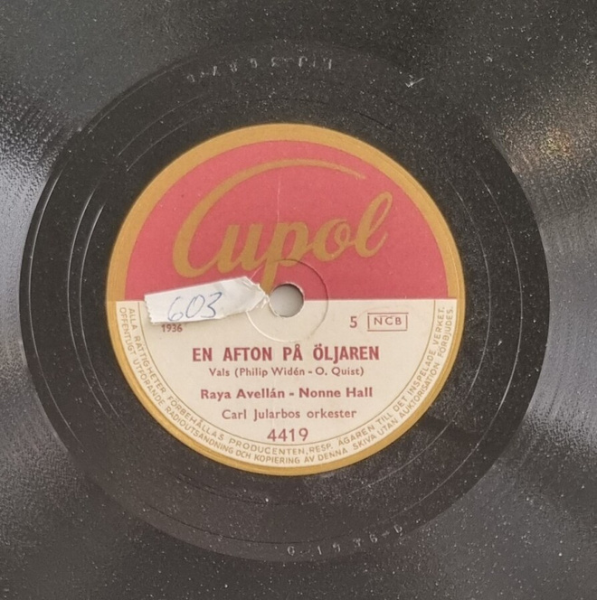 Savikiekko 1951 - Raya Avellan / Nonne Hall - Cupol 4419