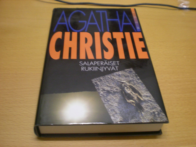 Agatha Christie: Salaperäiset rukiinjyvät