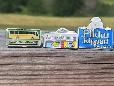 90 Luku pinssit - 3 kpl. Hyväkuntoiset.