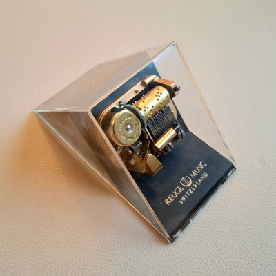 Reuge soittorasia mekanismi / koneisto Sveitsi , music box