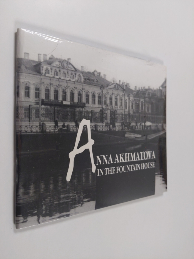 Anna Akhamtova : In the fountain house